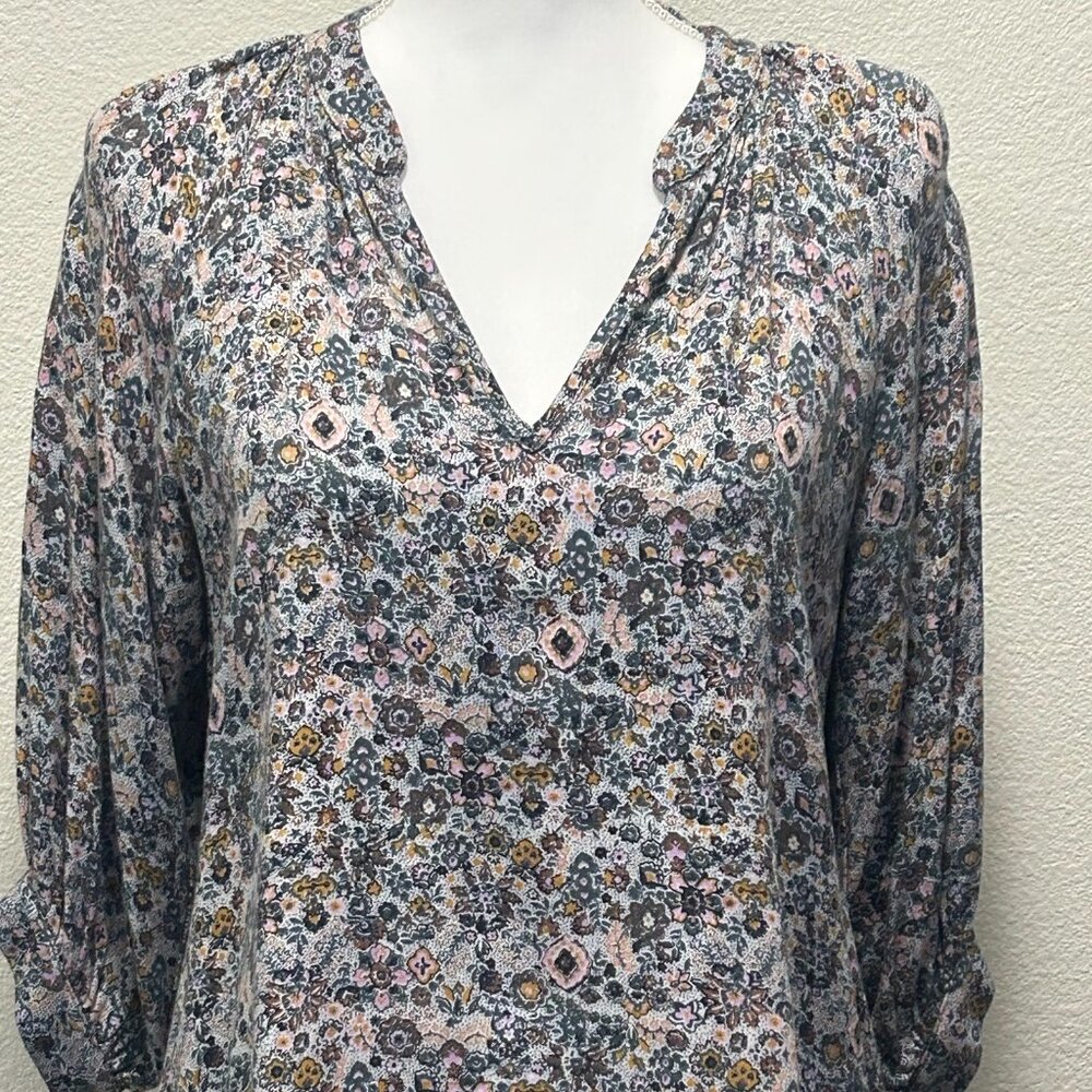 Roan & Ryan blue floral pullover v-neck blouse, XS